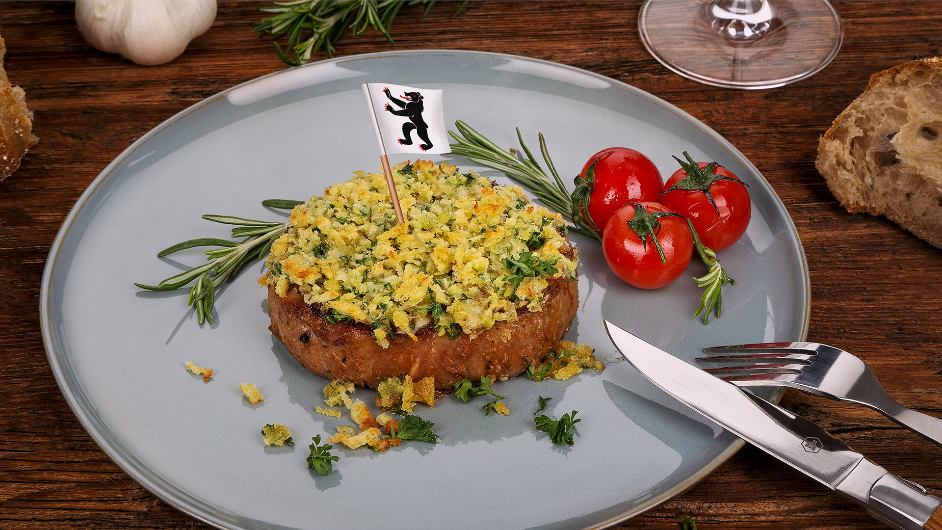 Appenzeller Fleisch und Feinkost AG – Schweinshalssteak mit Parmesan-Kruste Appenzeller Fleisch und Feinkost AG – Schweinshalssteak mit Parmesan-Kruste